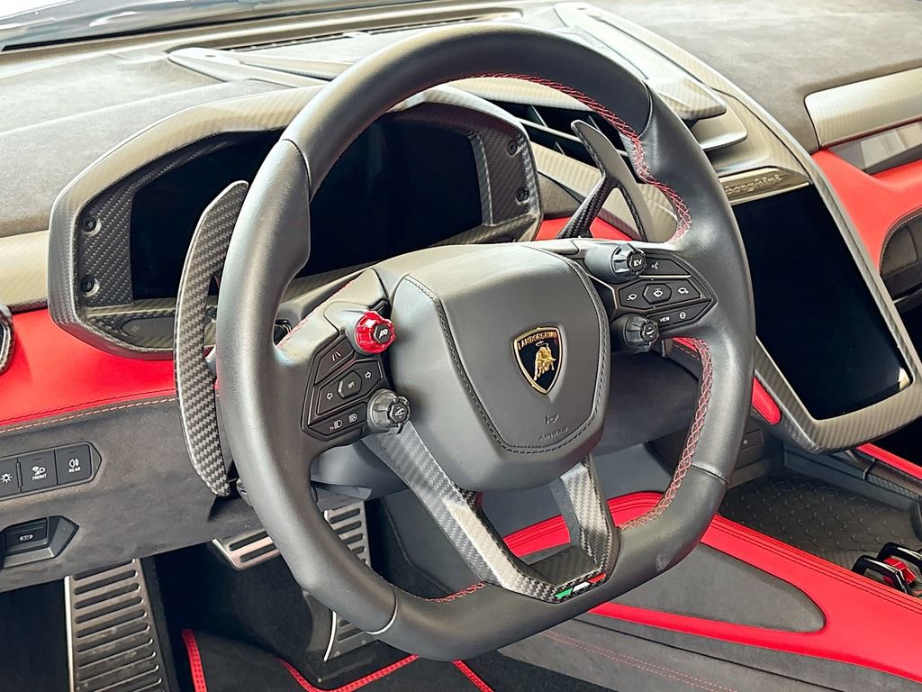 Used 2024 Lamborghini Revuelto image 10