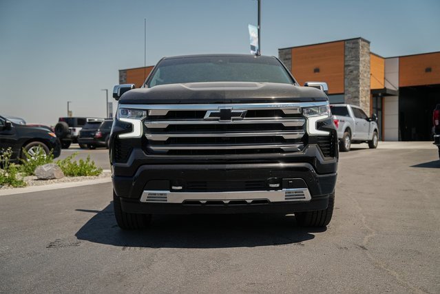 Used 2024 Chevrolet Silverado 1500 High Country w/ Technology Package image 2