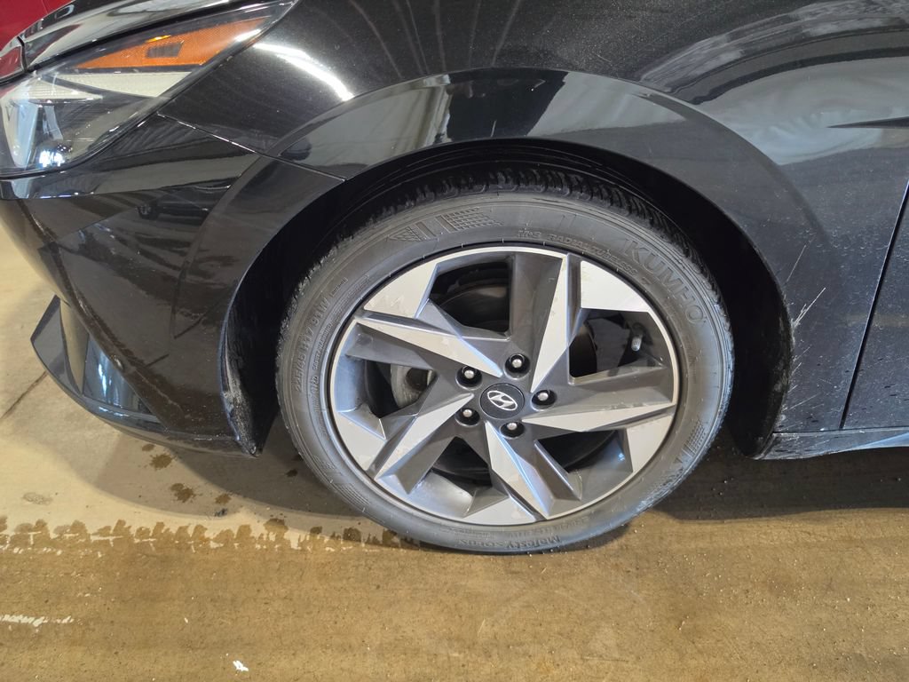 Used 2023 Hyundai Elantra SEL w/ Convenience Package FWD image 3