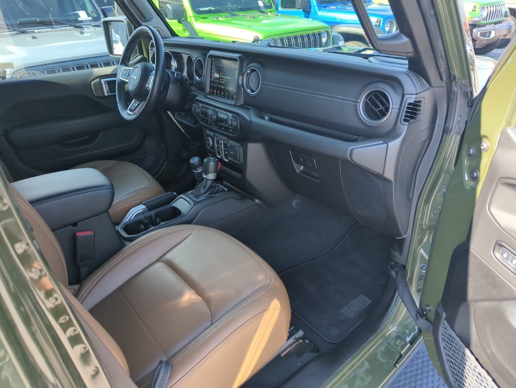 Used 2022 Jeep Wrangler Unlimited Sahara AWD/4WD image 32