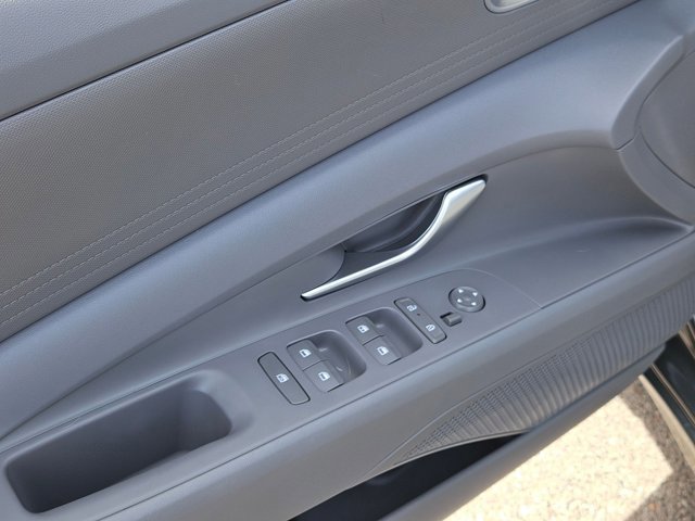 Used 2025 Hyundai Elantra SE FWD image 10