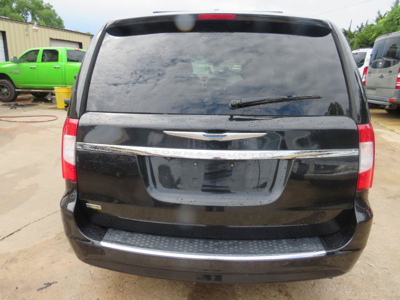 Used 2015 Chrysler Town & Country Touring FWD image 5
