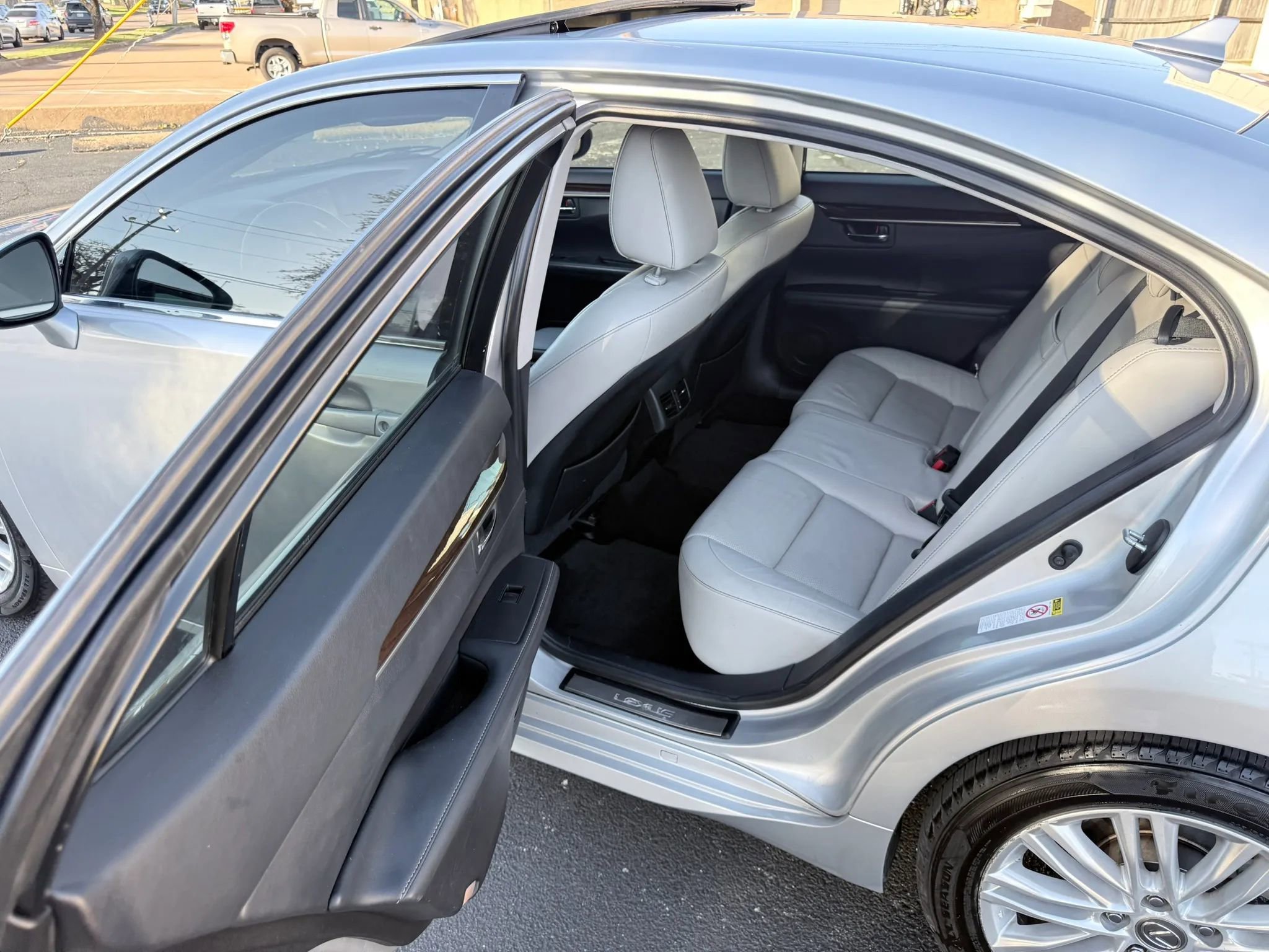 Used 2014 Lexus ES 350 ES 350 Sedan 4D w/ Luxury Package image 11