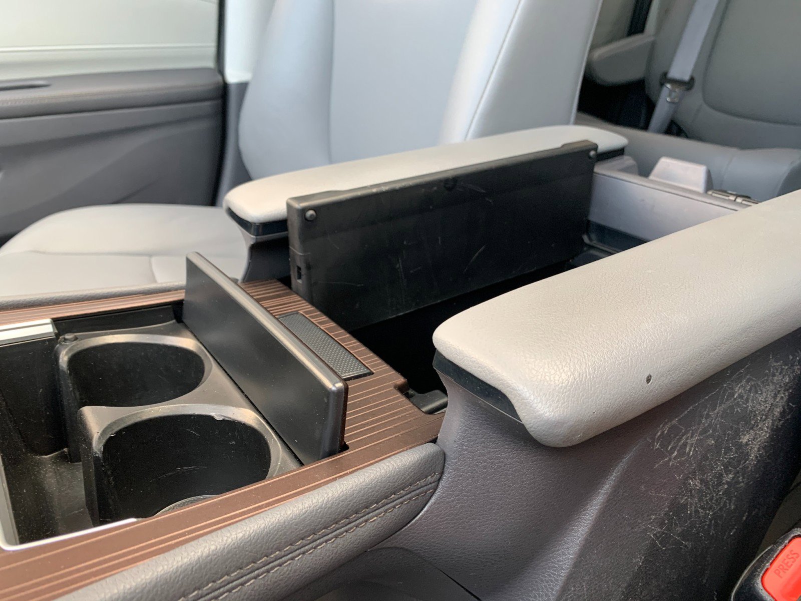 Used 2022 Toyota Sienna XLE AWD/4WD image 22