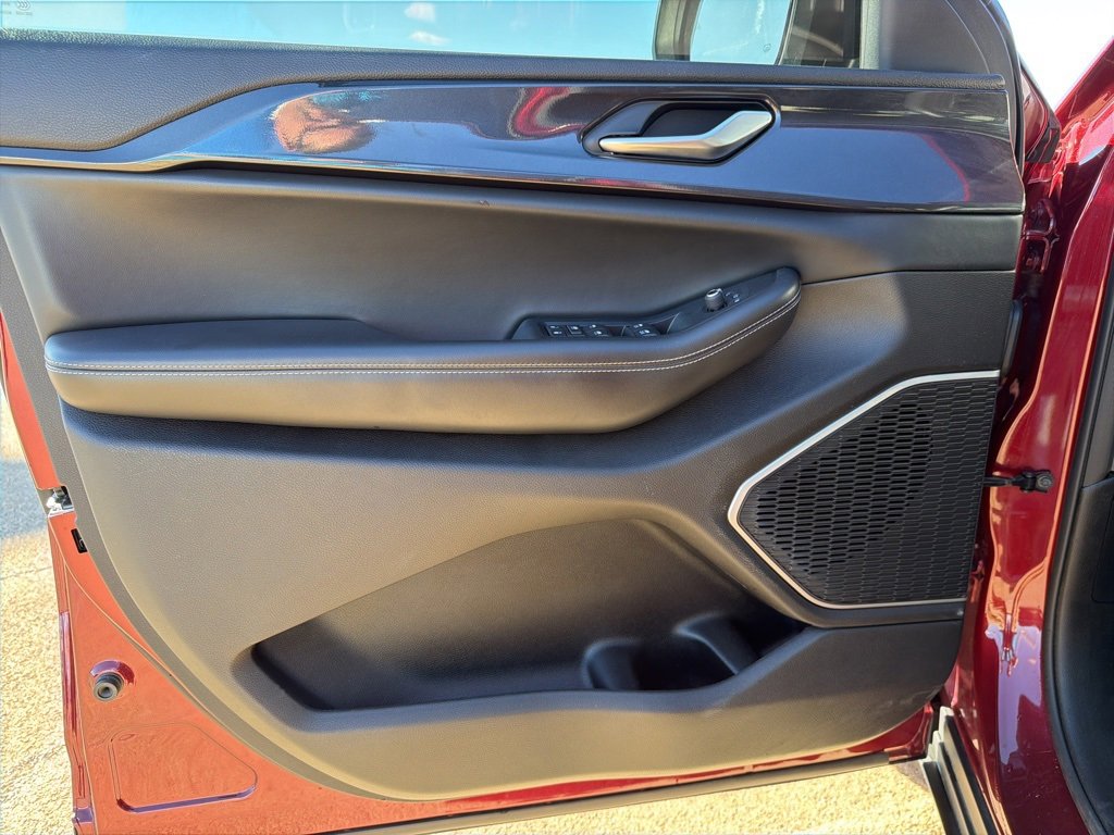 Used 2021 Jeep Grand Cherokee L Laredo w/ Luxury Tech Group I image 12