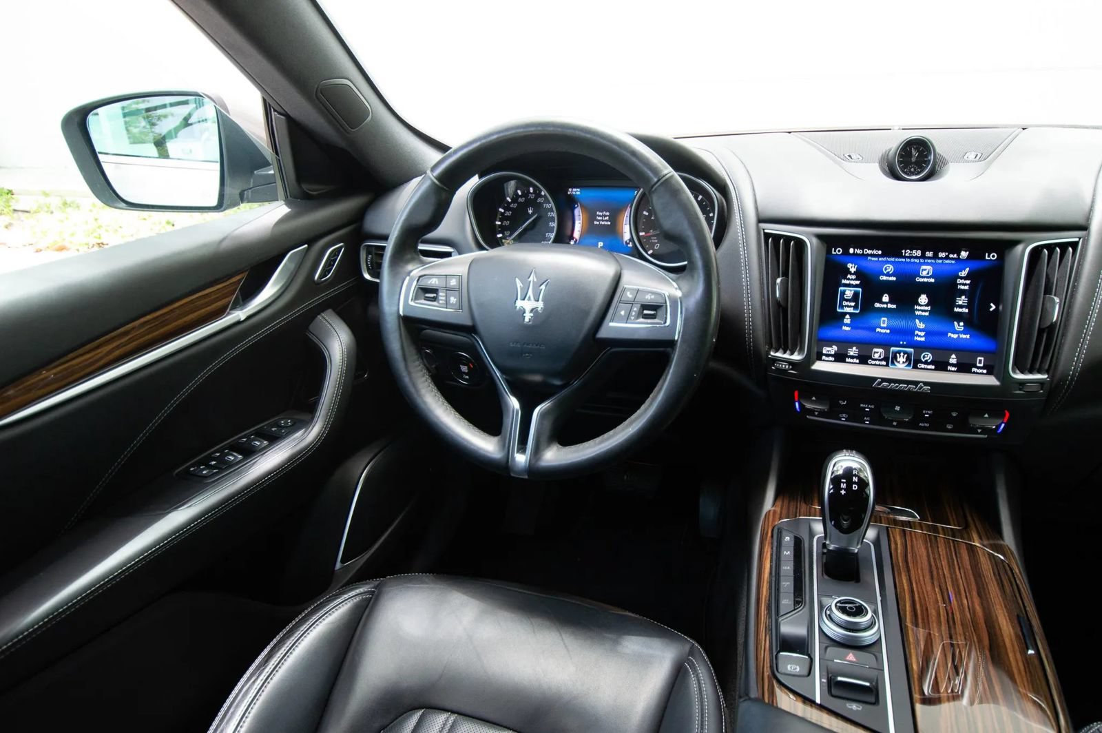 Used 2017 Maserati Levante w/ Luxury Package AWD/4WD image 33