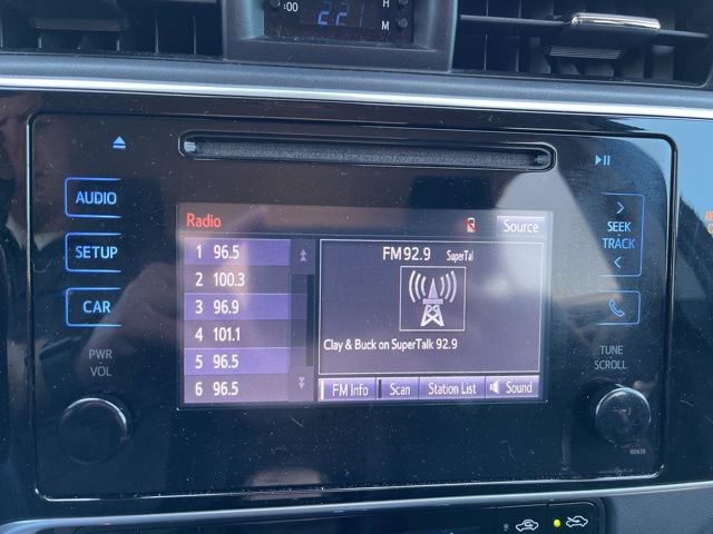 Used 2017 Toyota Corolla SE w/ Carpet Mat Package (TMS) FWD image 17