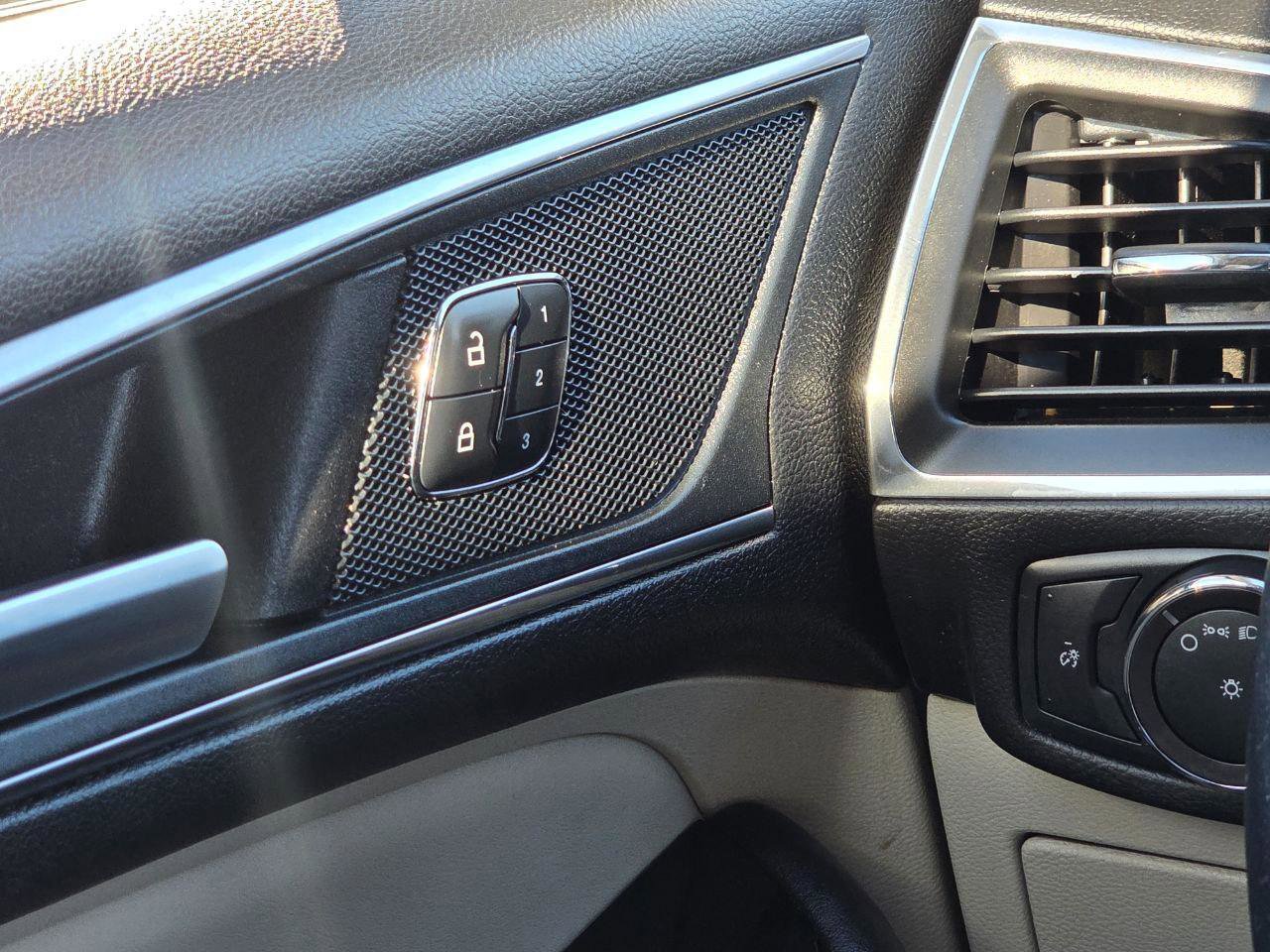 Used 2018 Ford Edge Titanium w/ Equipment Group 301A image 32