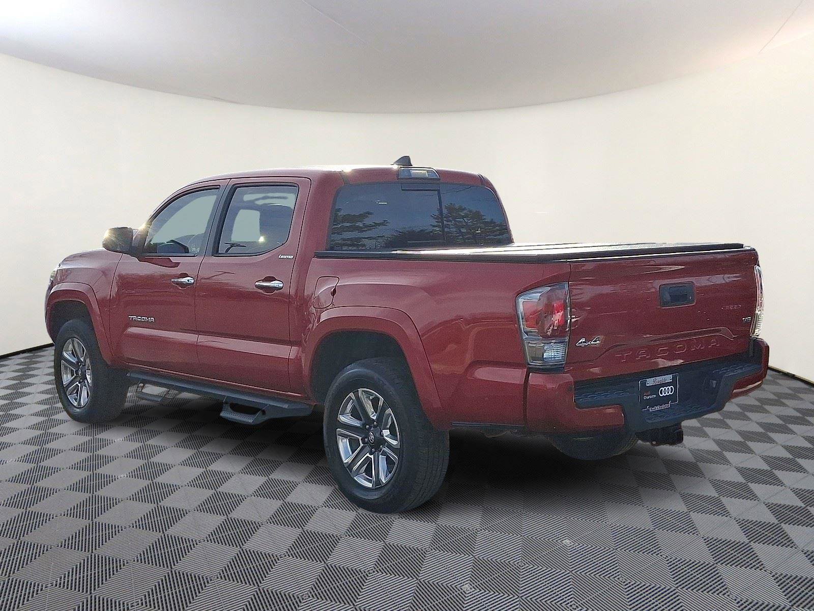 Used 2018 Toyota Tacoma Limited image 4