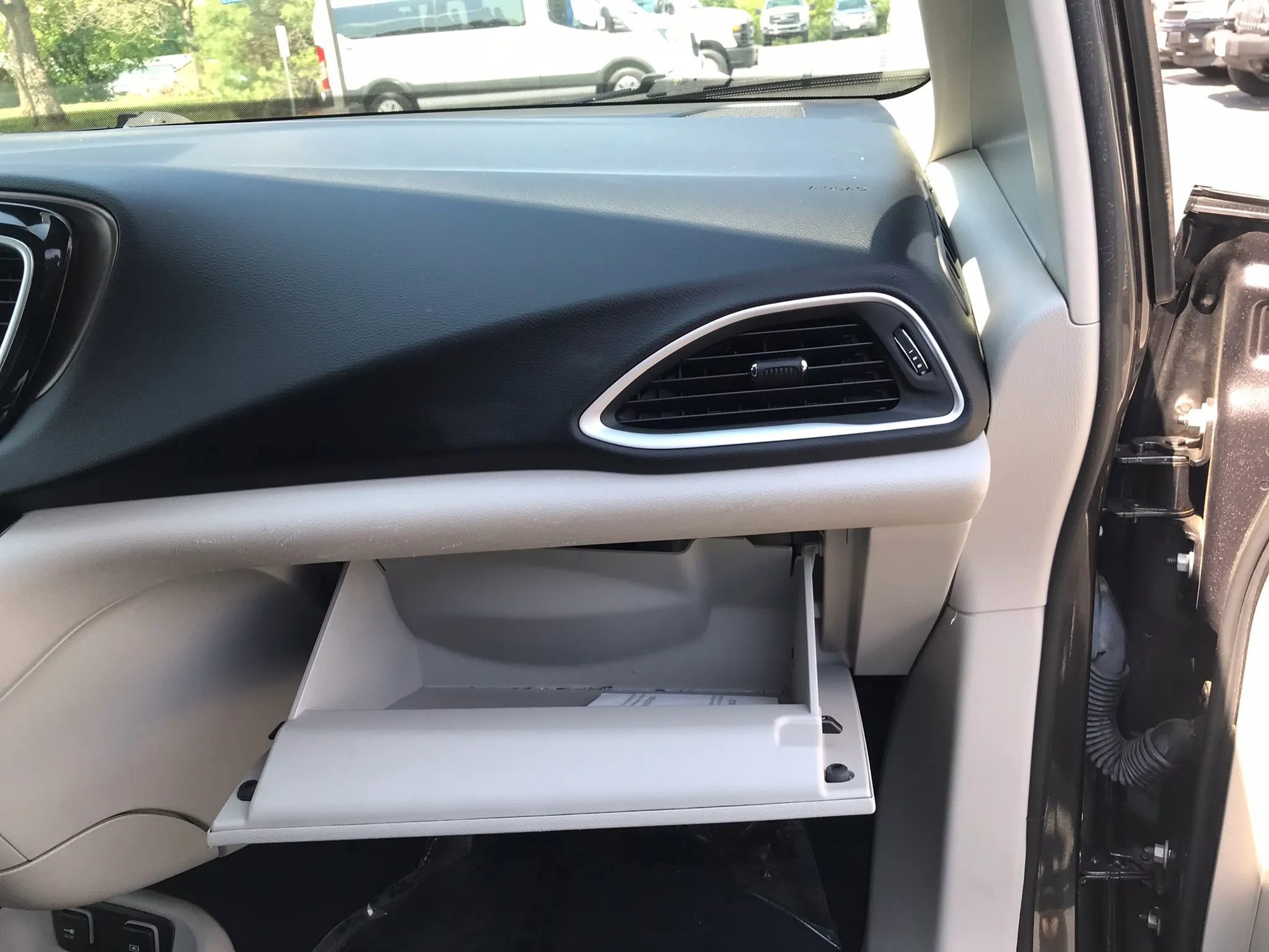 Used 2021 Chrysler Voyager Lxi FWD image 47