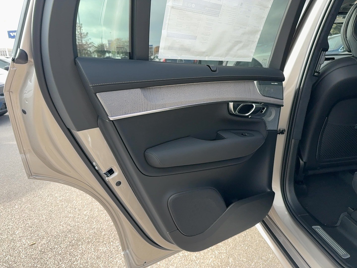 New 2026 Volvo XC90 B6 Ultra w/ Lounge Package AWD/4WD image 12