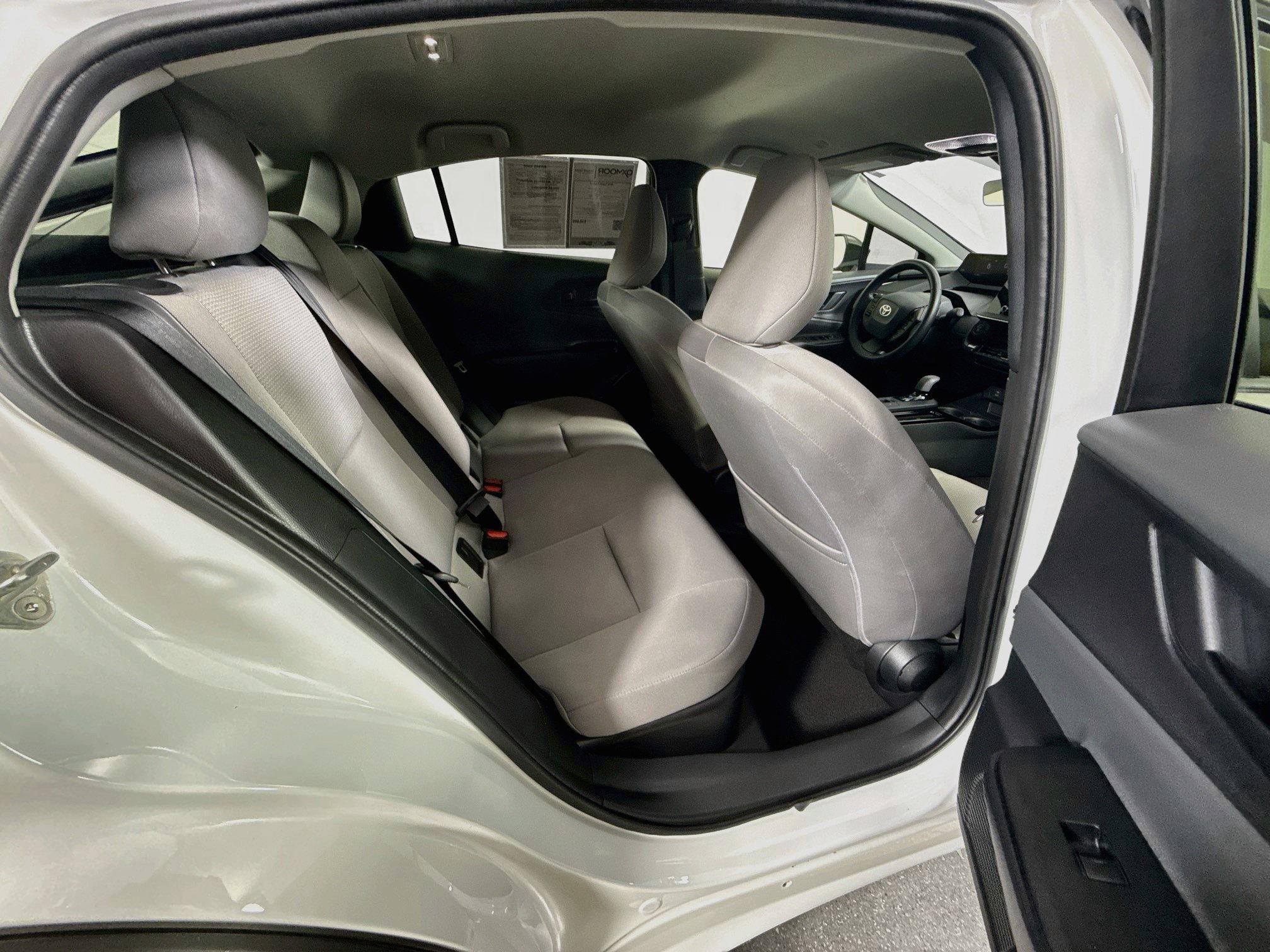 Used 2024 Toyota Prius LE FWD image 24