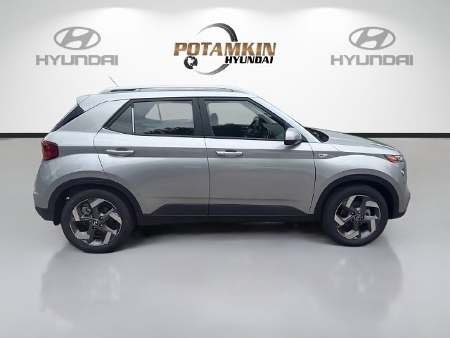 New 2026 Hyundai Venue SEL FWD image 4