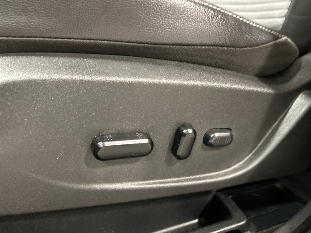 Used 2019 Ford Escape SE image 17