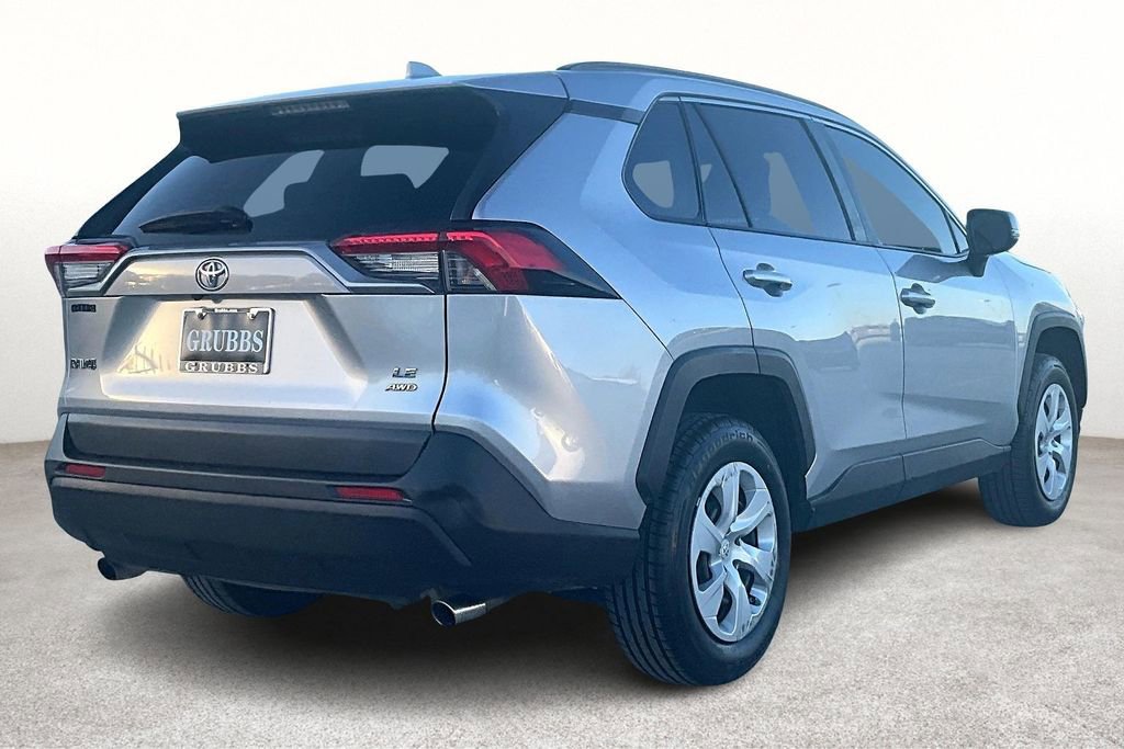 Used 2019 Toyota RAV4 LE image 15