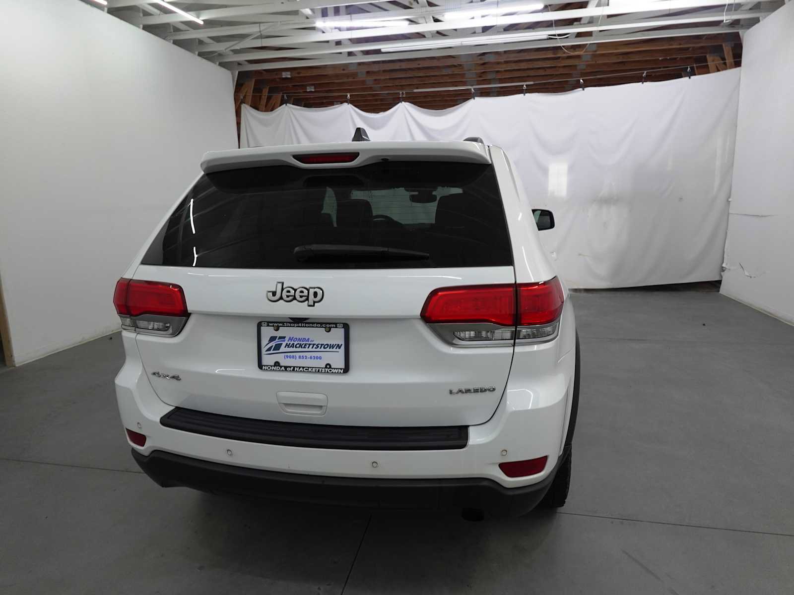 Used 2019 Jeep Grand Cherokee Laredo w/ 18" Wheel & 8.4" Radio Group AWD/4WD image 5