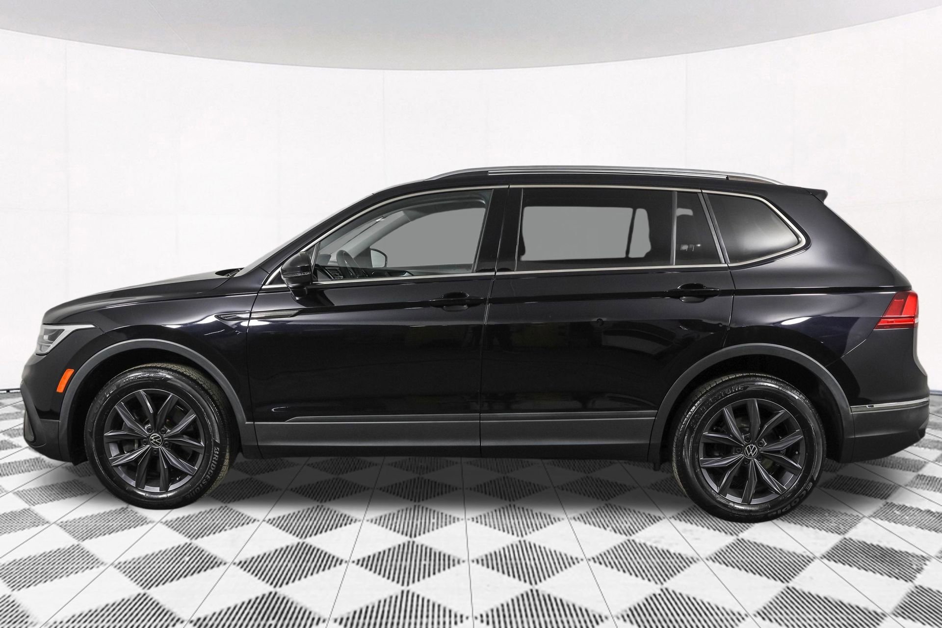 Used 2022 Volkswagen Tiguan SE image 20