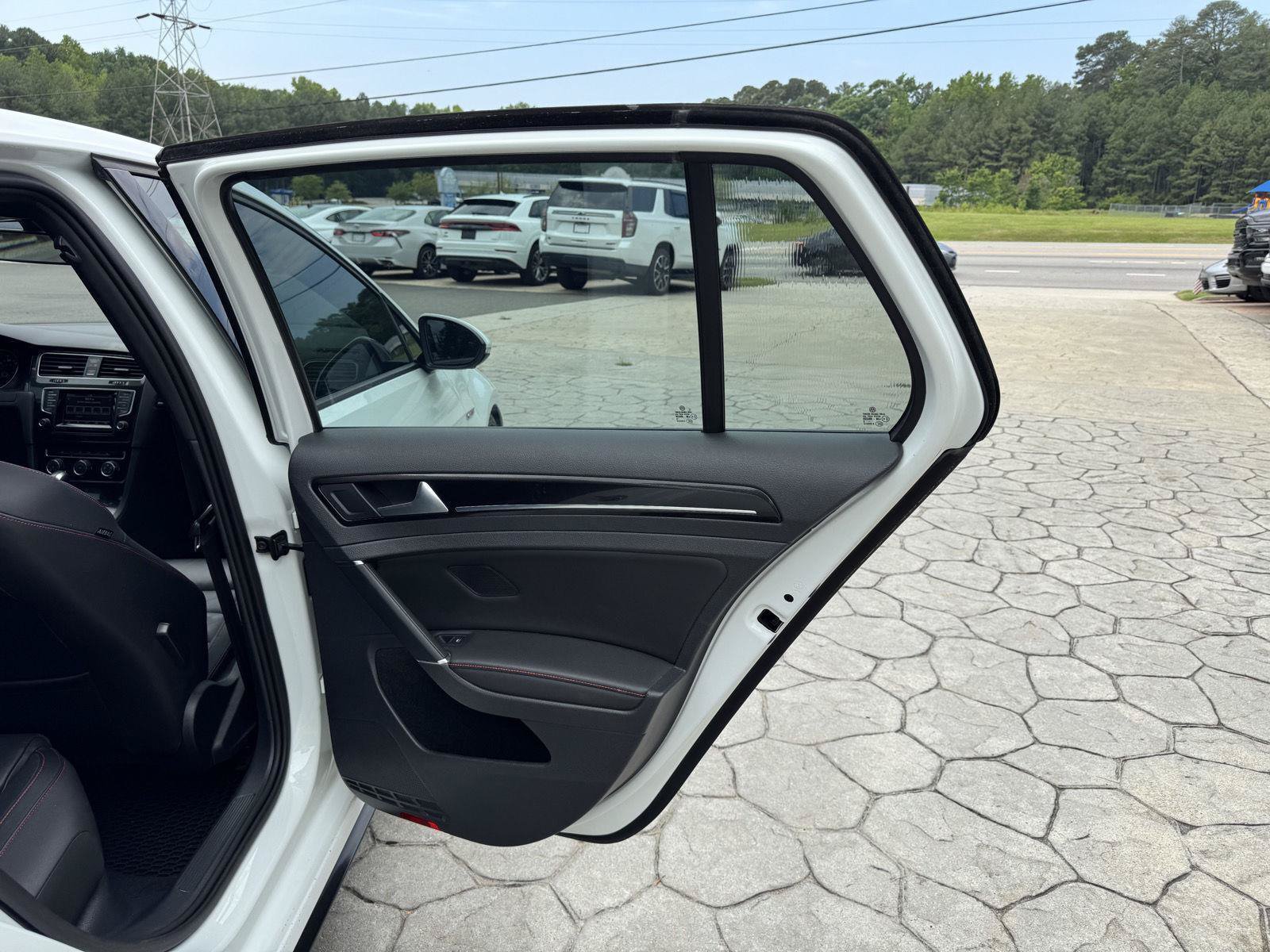 Used 2015 Volkswagen GTI SE FWD image 16