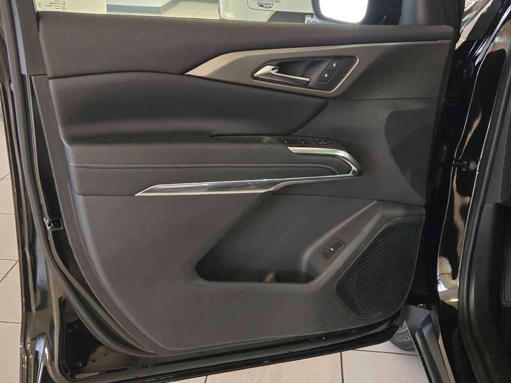 New 2026 Chevrolet Traverse LT w/ Driver Confidence Package AWD/4WD image 19