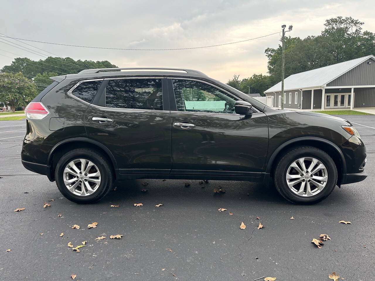 Used 2015 Nissan Rogue SV FWD image 5