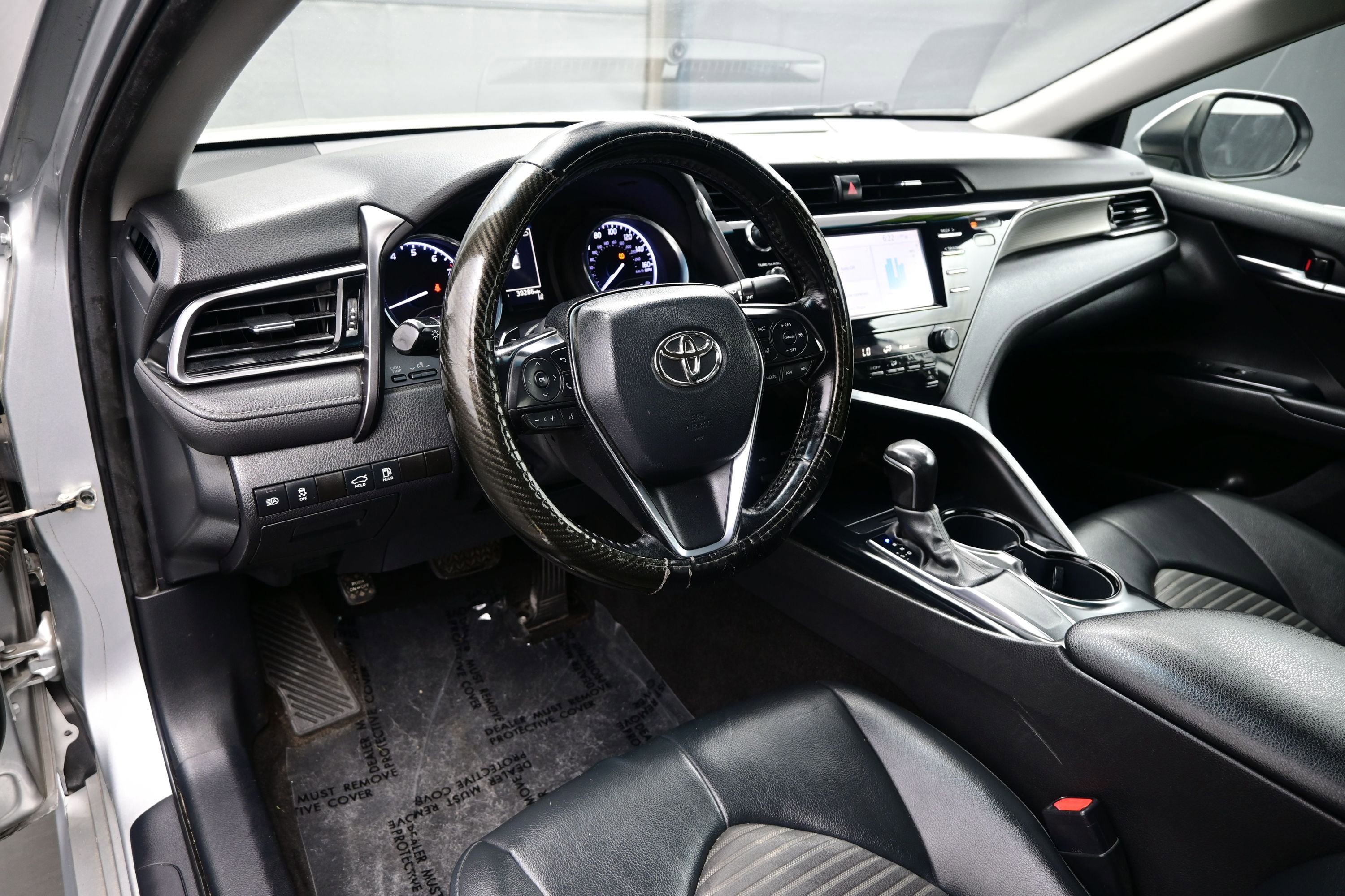 Used 2020 Toyota Camry SE FWD image 11