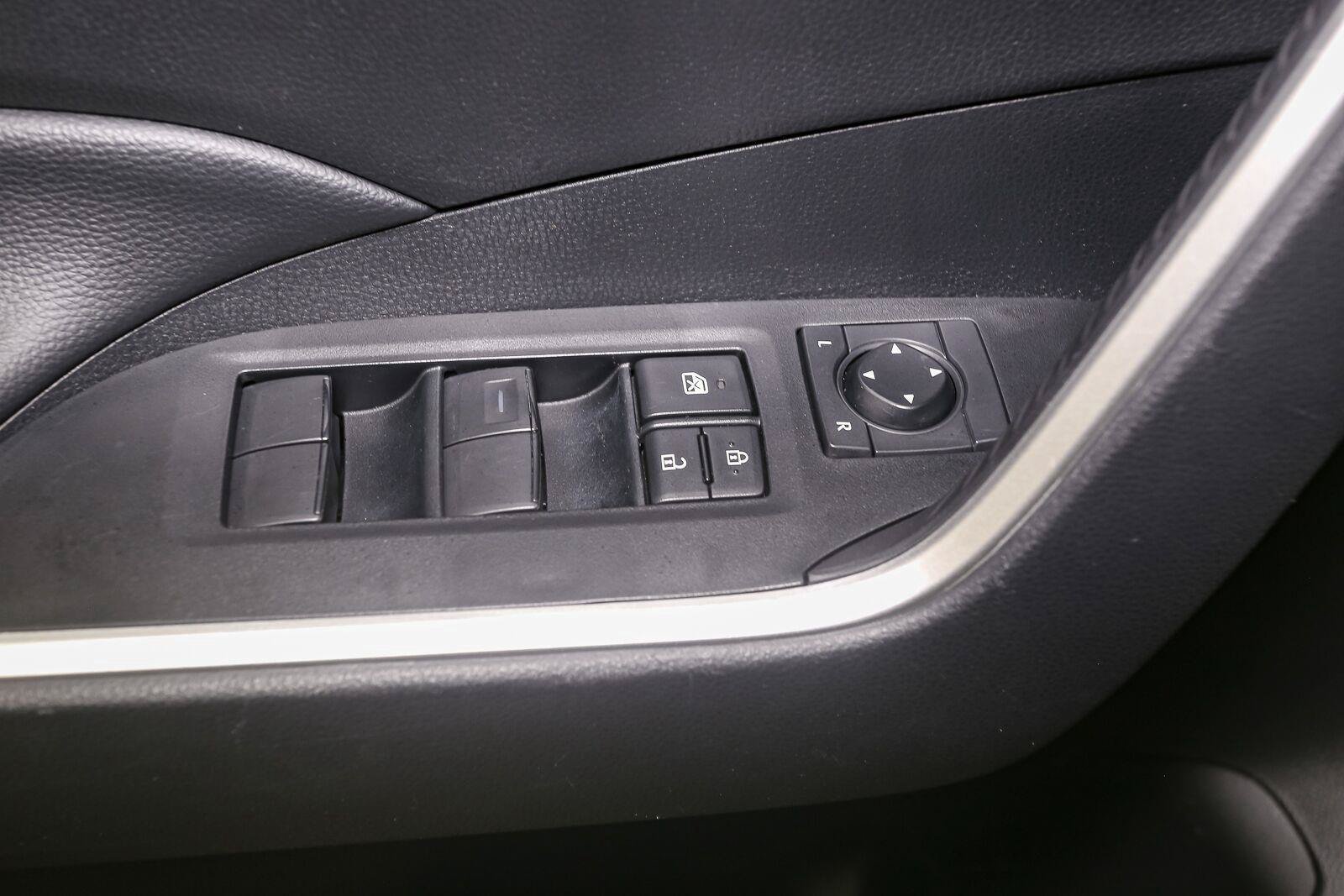 Used 2025 Toyota RAV4 LE AWD/4WD image 42