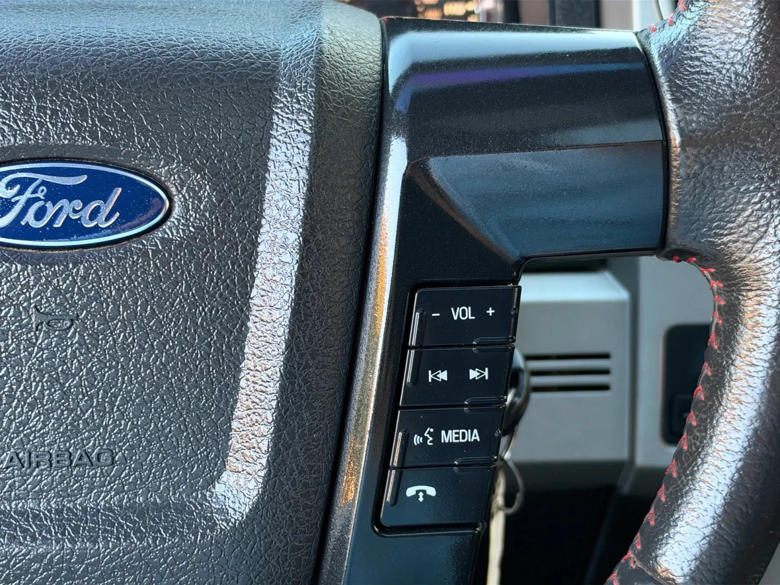 Used 2014 Ford F150 FX4 w/ Equipment Group 402A Luxury AWD/4WD image 29