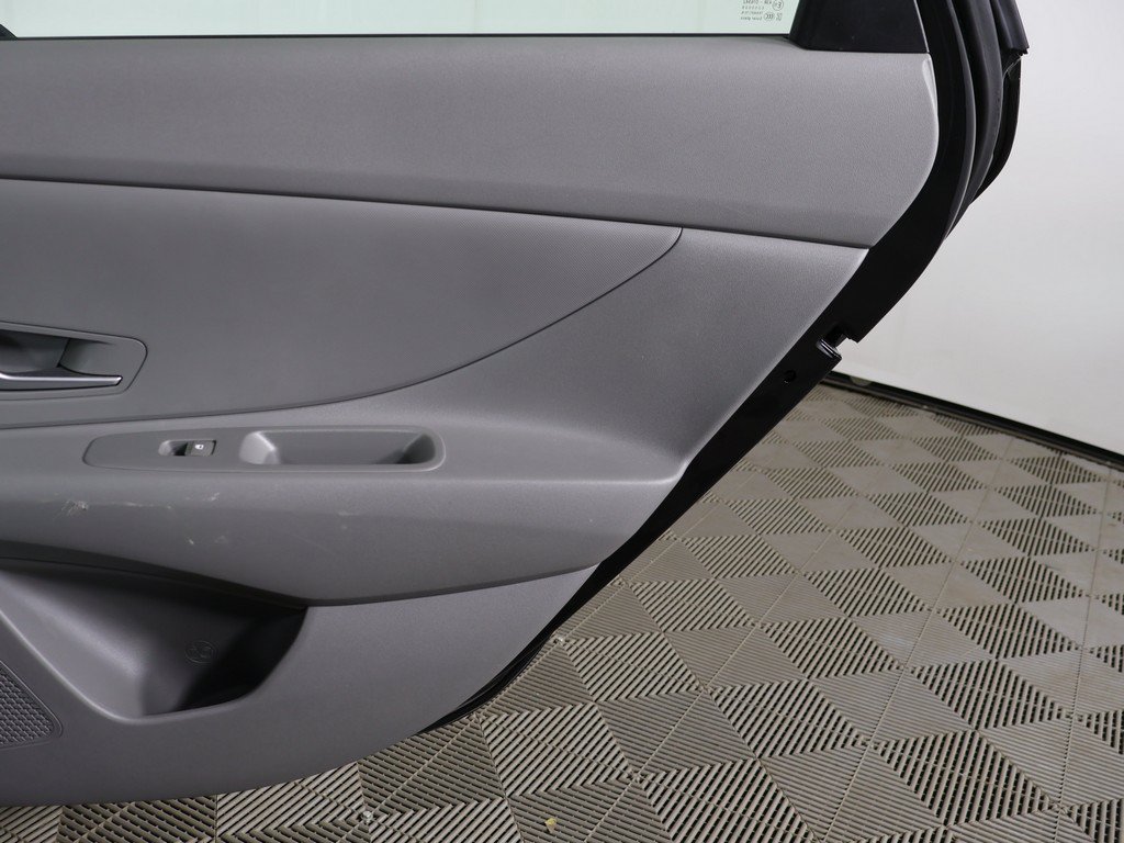 Certified 2025 Hyundai Elantra SE FWD image 22