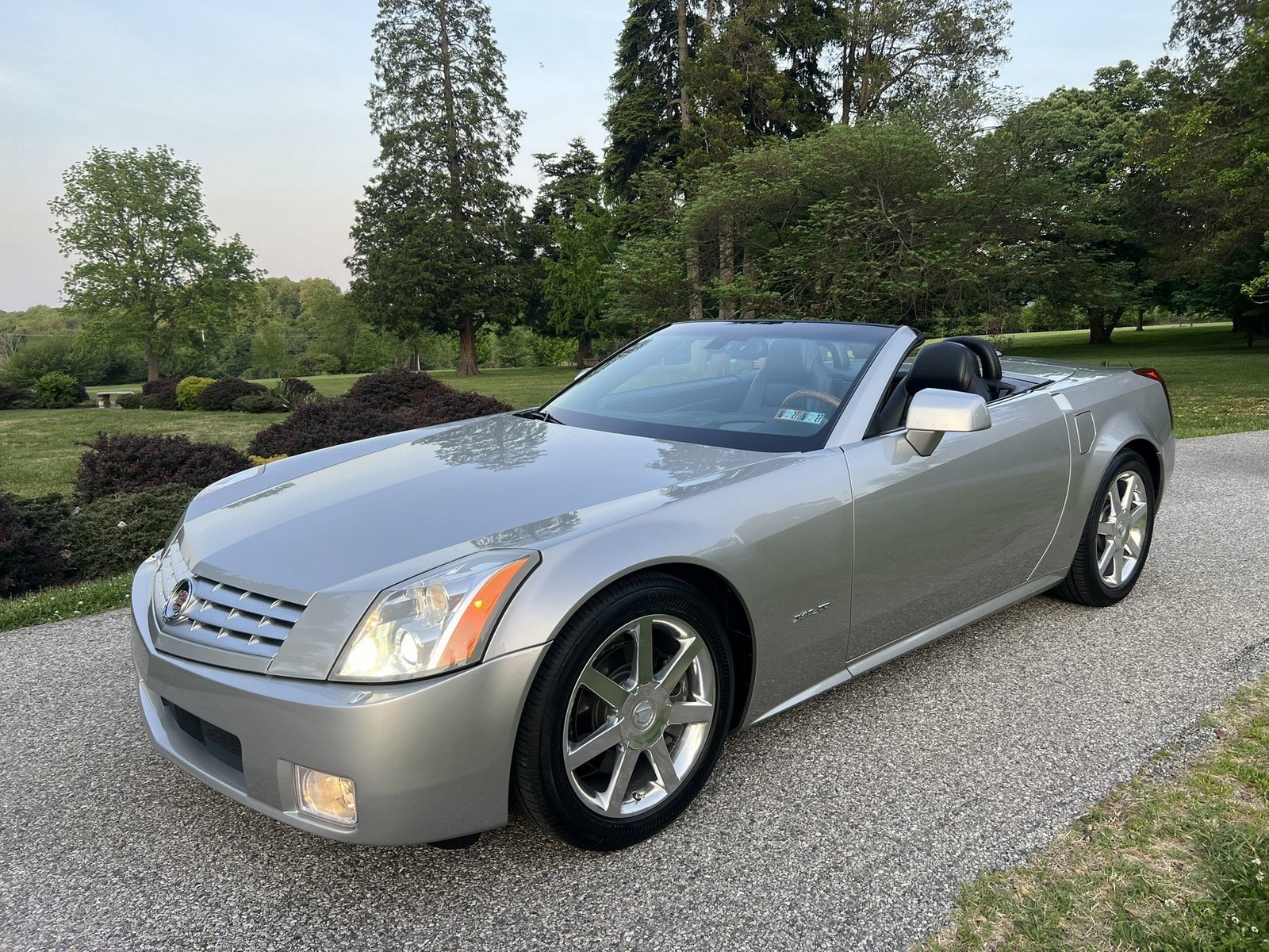 Used 2004 Cadillac XLR RWD image 4