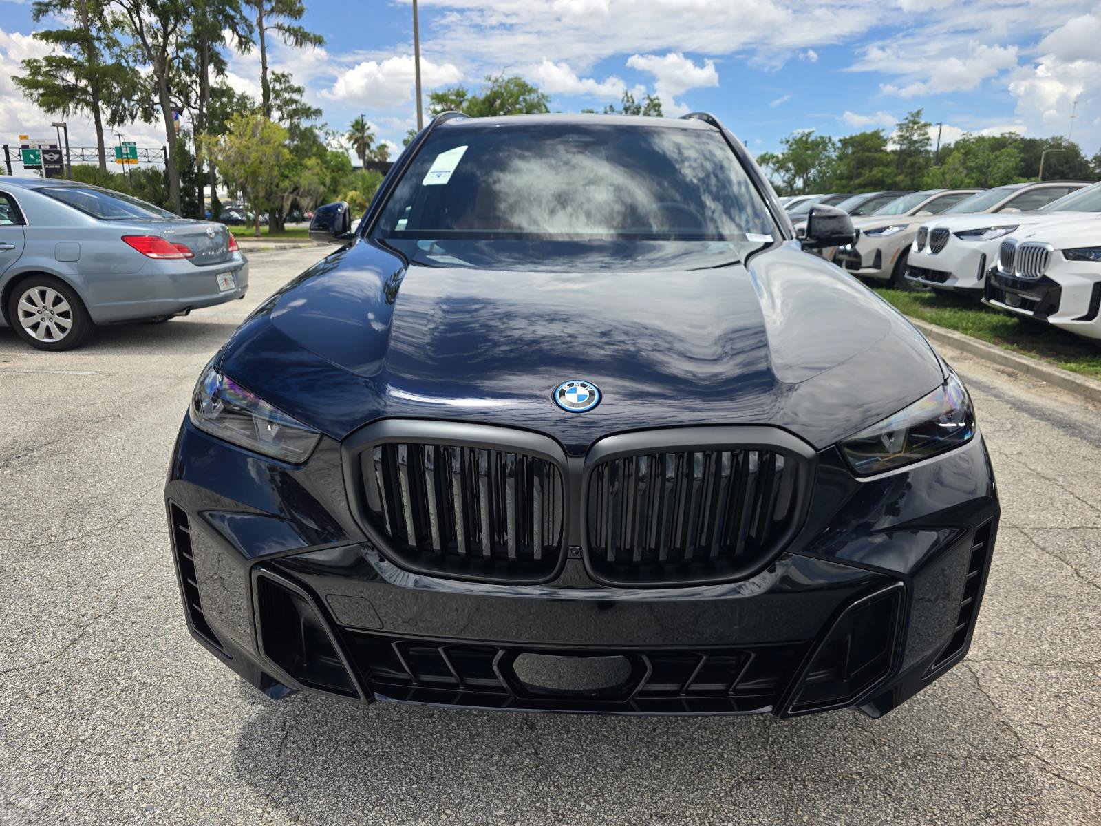 New 2026 BMW X5 xDrive50e w/ M Sport Package AWD/4WD image 2
