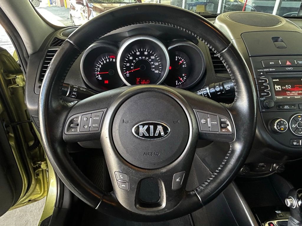 Used 2013 Kia Soul + w/ Audio Pkg FWD image 17