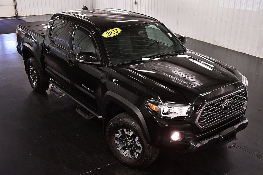 Used 2023 Toyota Tacoma TRD Off-Road w/ Advanced Technology Package AWD/4WD image 15