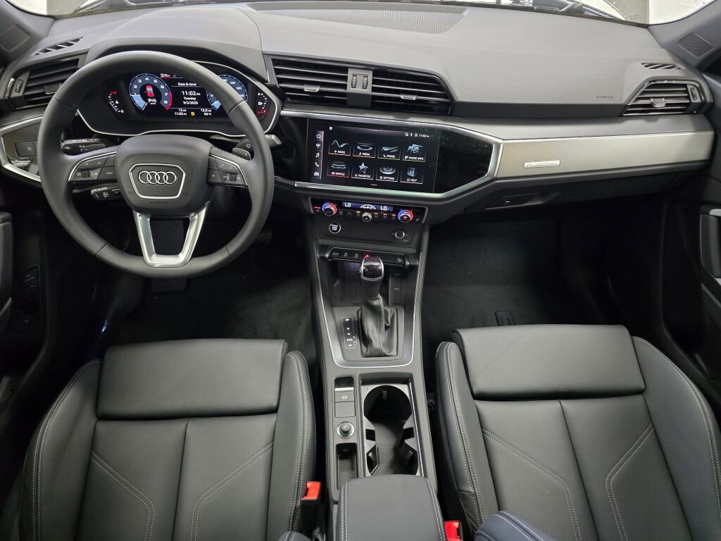 New 2025 Audi Q3 2.0T Premium image 17