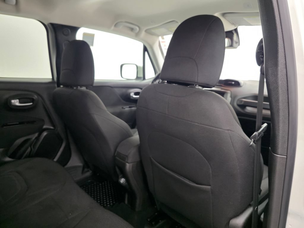 Used 2020 Jeep Renegade Latitude w/ Cold Weather Group AWD/4WD image 16
