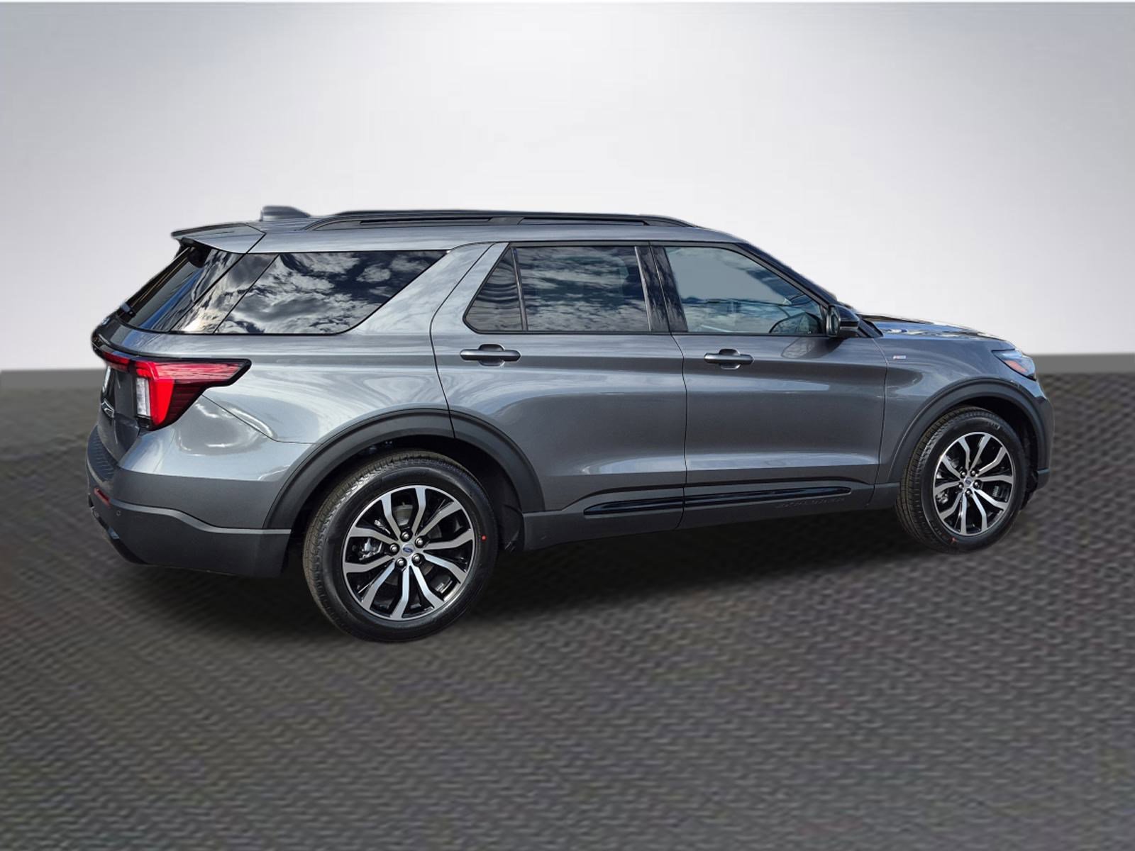 New 2026 Ford Explorer ST-Line image 4