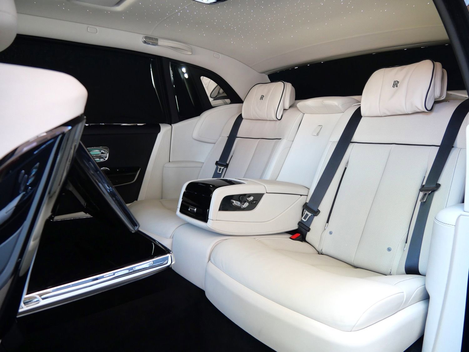 Used 2024 Rolls-Royce Phantom Extended Wheelbase w/ The Phantom Package RWD image 8