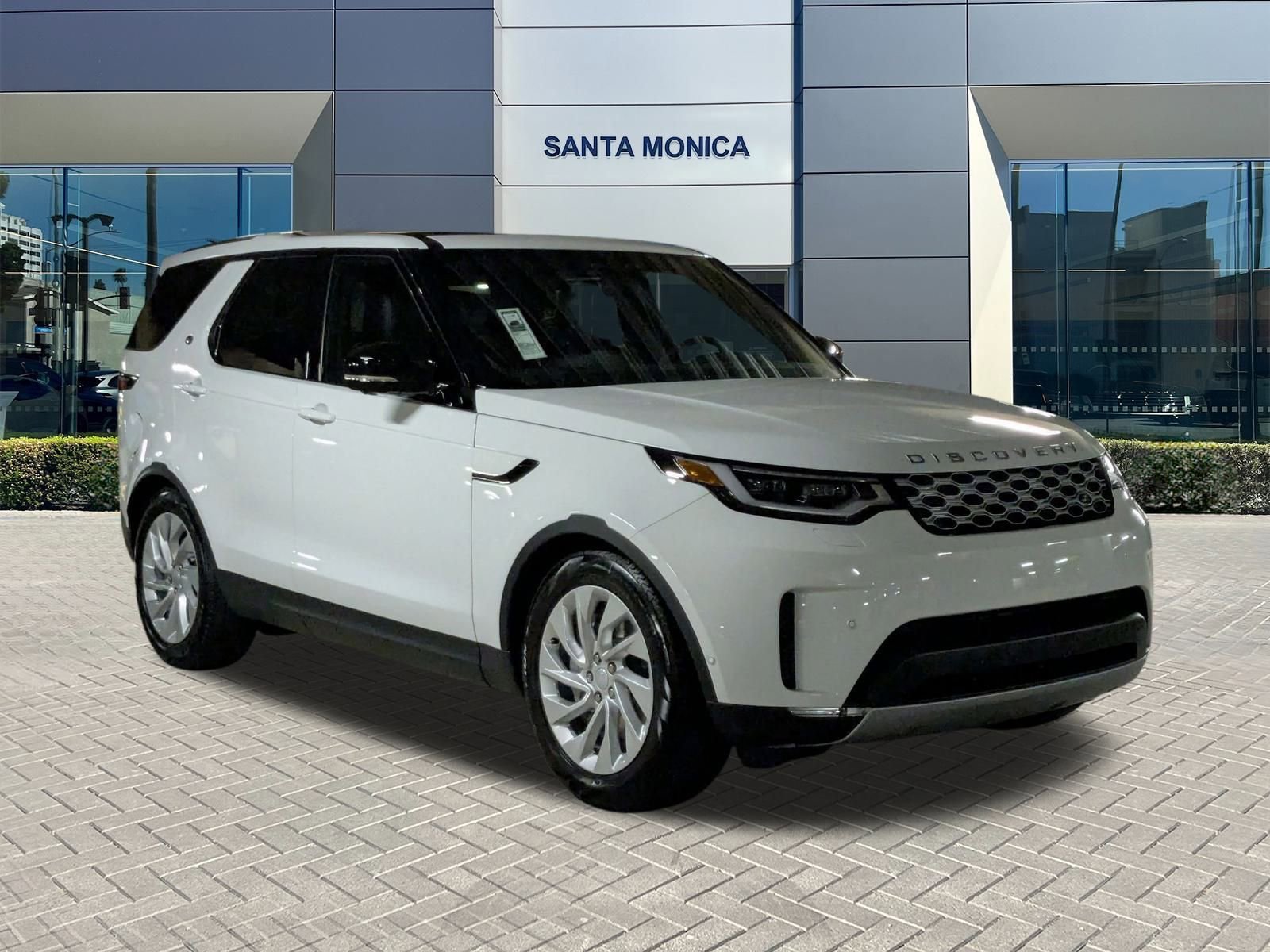 New 2025 Land Rover Discovery S image 7
