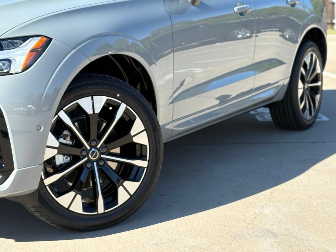 New 2026 Volvo XC60 B5 Plus w/ Protection Package Premier AWD/4WD image 8