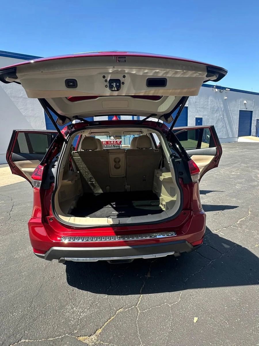 Used 2018 Nissan Rogue SV image 13