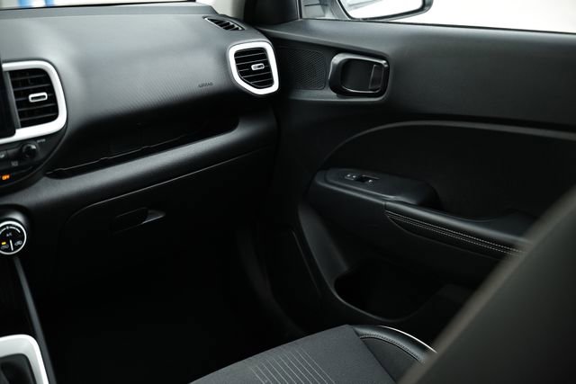 Used 2023 Hyundai Venue Limited image 26