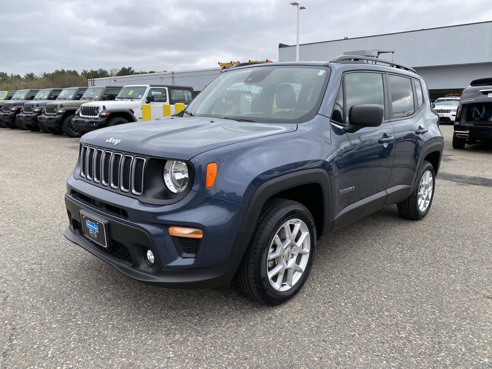 Certified 2022 Jeep Renegade Latitude AWD/4WD image 8
