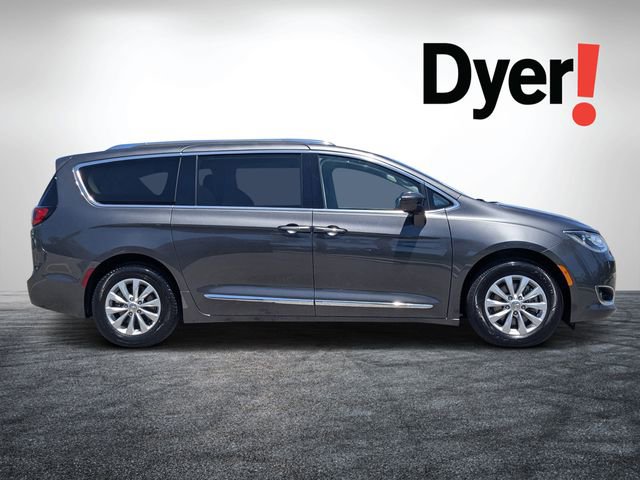 Used 2019 Chrysler Pacifica Touring-L FWD image 2