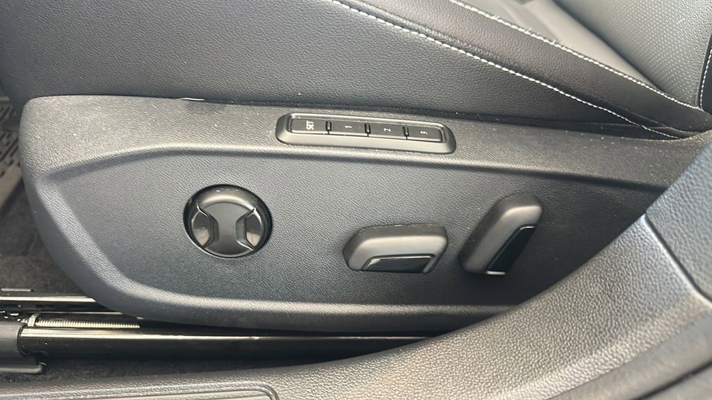 Certified 2025 Volkswagen Jetta SEL FWD image 16