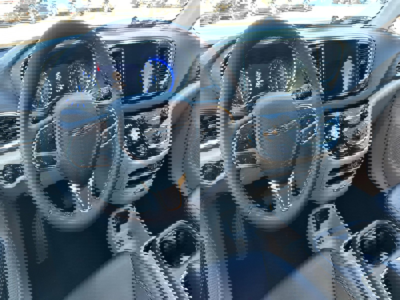 Used 2024 Chrysler Pacifica Touring-L image 22