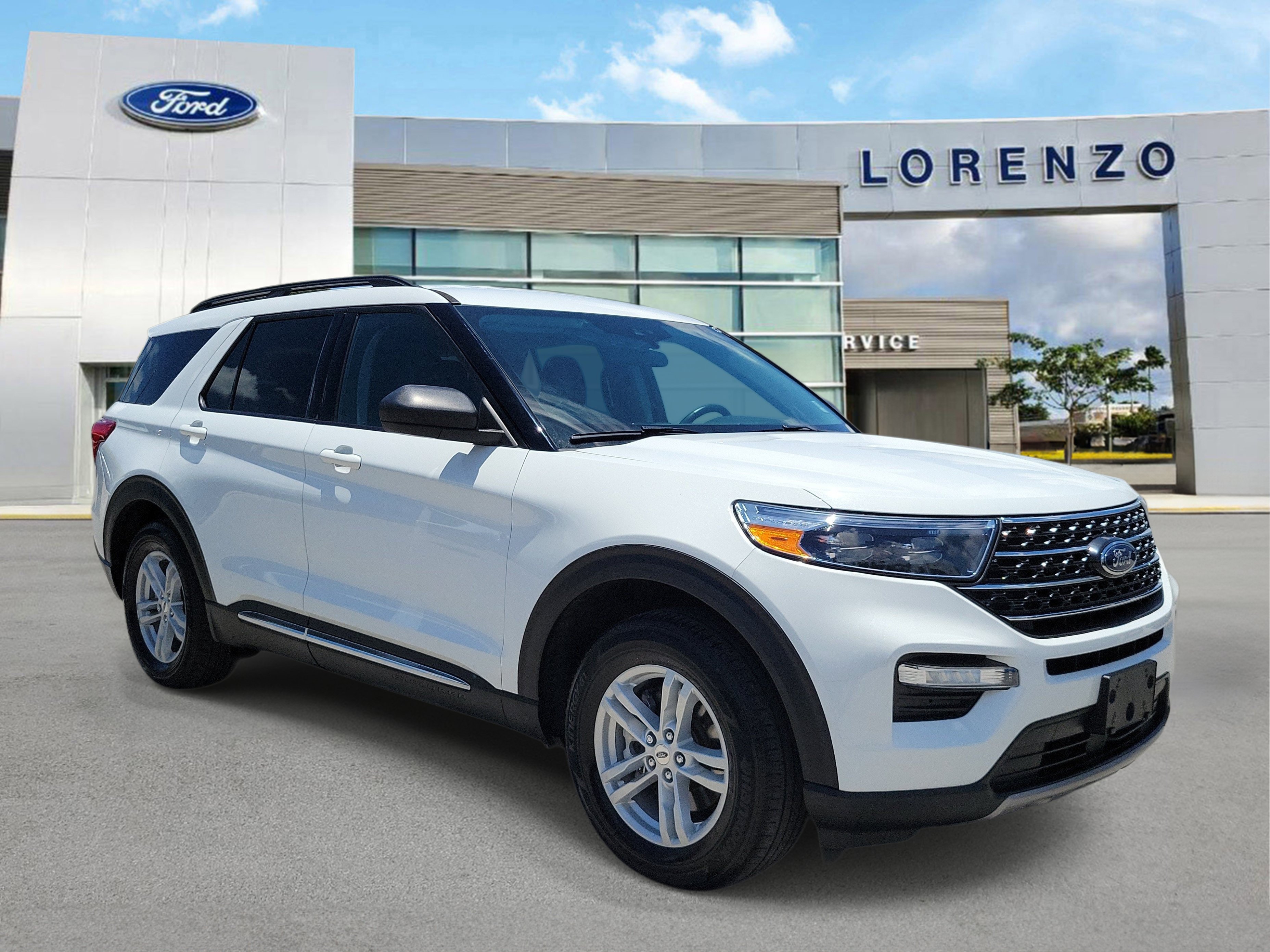Used 2023 Ford Explorer XLT w/ Equipment Group 202A RWD image 3