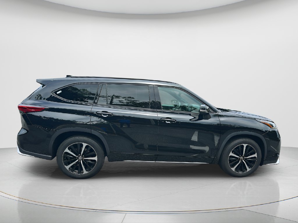 Used 2022 Toyota Highlander XSE FWD image 4