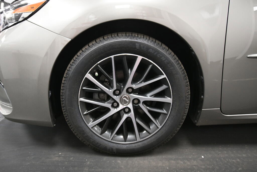 Used 2017 Lexus ES 350 w/ Navigation System Package image 35