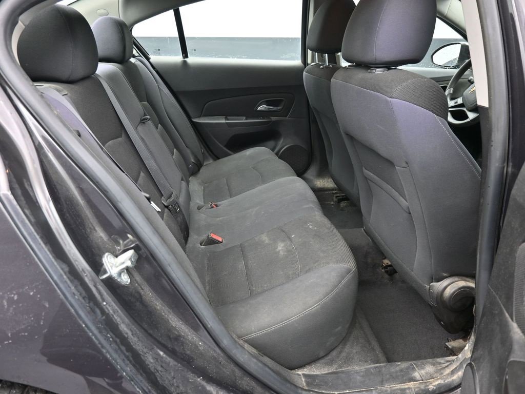 Used 2015 Chevrolet Cruze LT image 36