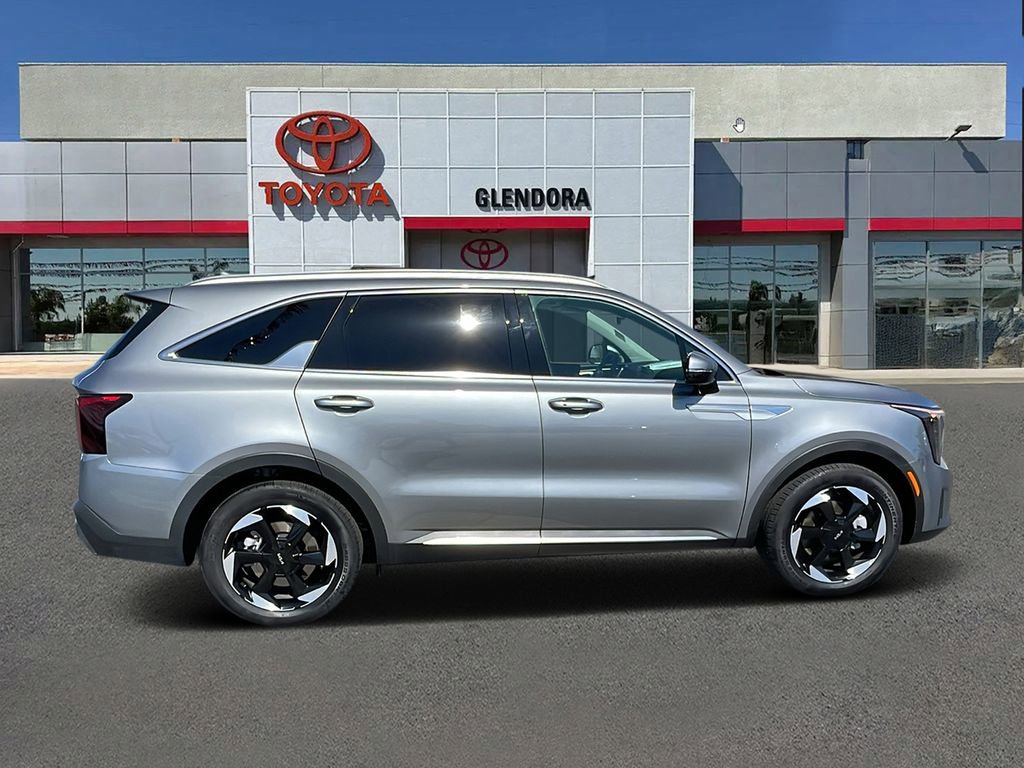 Used 2025 Kia Sorento EX w/ EX Panoramic Sunroof Package image 2