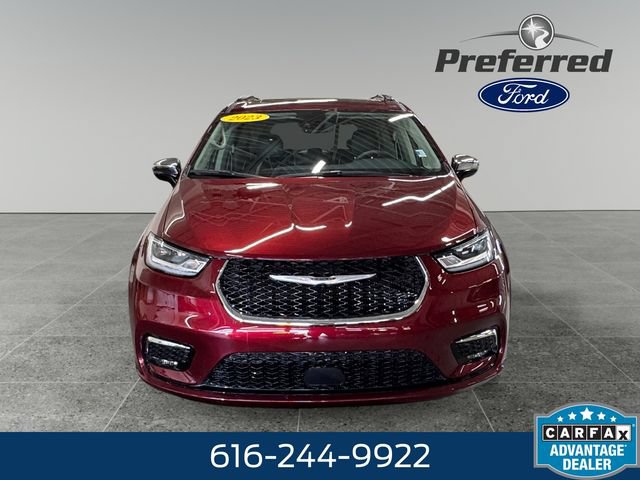 Used 2023 Chrysler Pacifica Limited AWD/4WD image 11